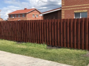 Забор из евроштакетника в шахматном порядке 15 соток фото цена под ключ