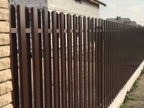 Забор из евроштакетника на ленточном фундаменте 10 соток фото стоимость под ключ