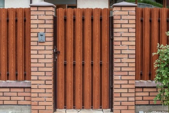 Забор из евроштакетника в шахматном порядке 12 соток фото цена за метр